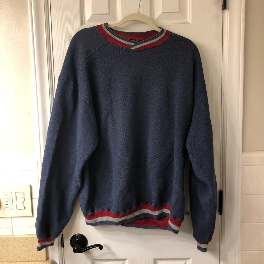 Long sleeve sweater with red and white details